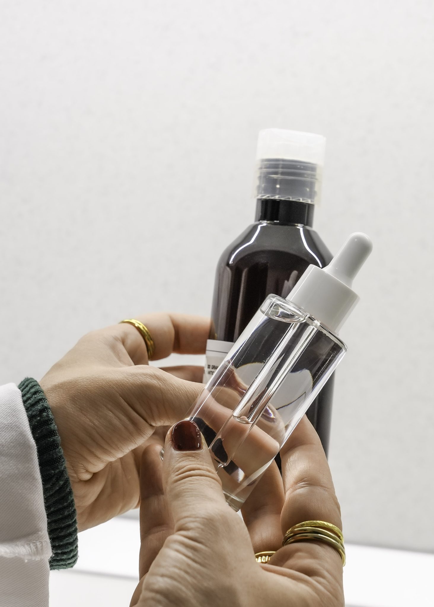 Campioni di prodotti cosmetici preparati per il test di efficacia