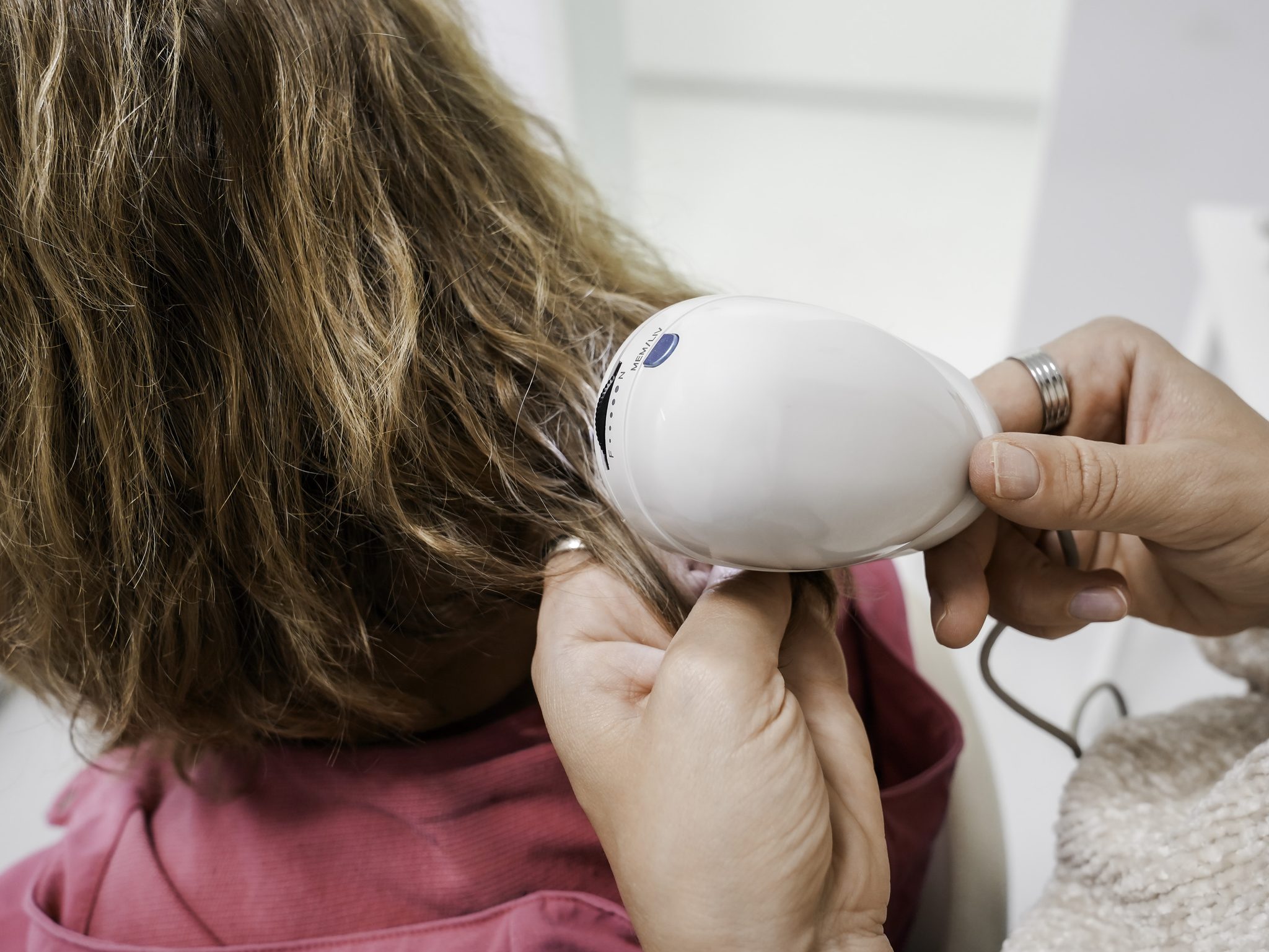 Misurazione con la microcamera Soft FX sulle lunghezze dei capelli