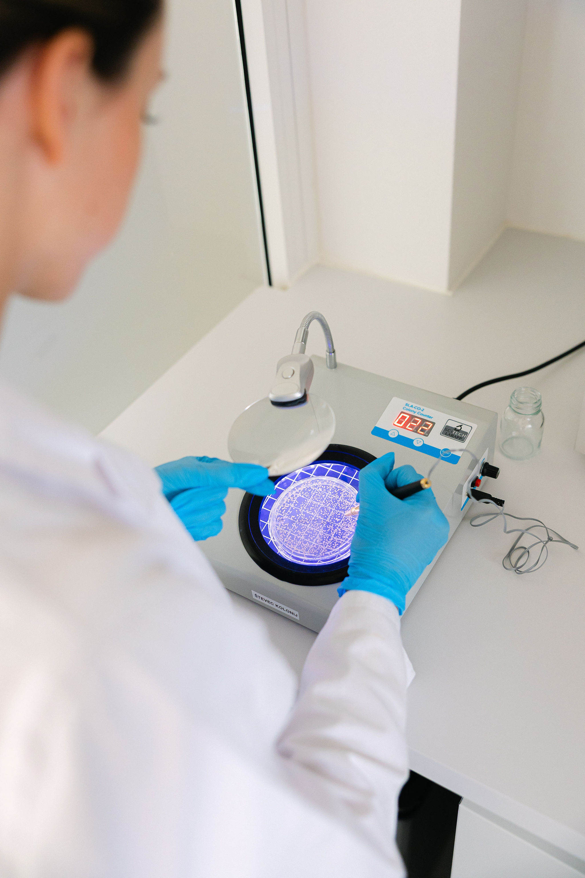 Mikrobiologische Tests für Kosmetika